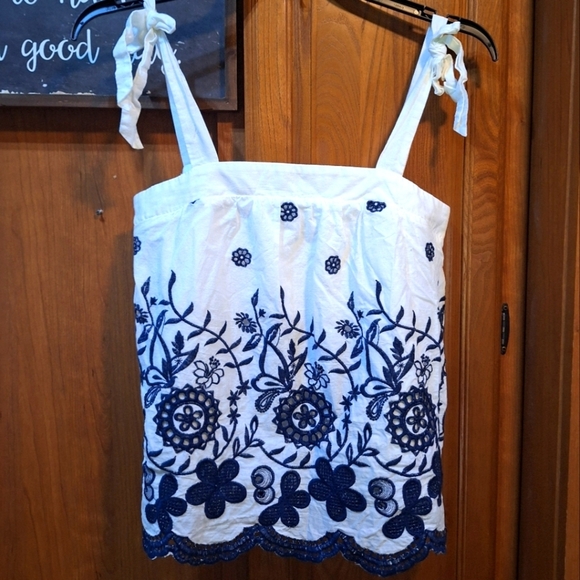 Draper James RSVP Embroidered White and Blue Women's Halter Top In A Small. - Picture 1 of 10